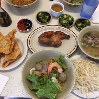 China Chen - no. 22 combo noodle with side of fried shrimp wonton and fried chicken and steam bean sprouts. - Chinese Near Me - San Jose, California China Chen - no. 22 combo noodle with side of fried shrimp wonton and fried chicken and steam bean sprouts. - Chinese Near Me - San Jose, California