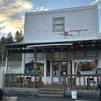 Oregon Trail Store & Deli - Cafes Near Me - Meacham, Oregon