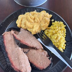 Outlaws Bbq - One meat platter with sliced brisket, Mac and cheese and corn