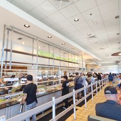 Soup 'n Fresh - Long line so busy on father's day