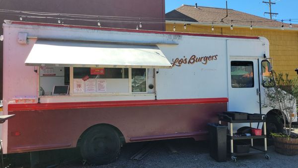 Lo's Burgers by null