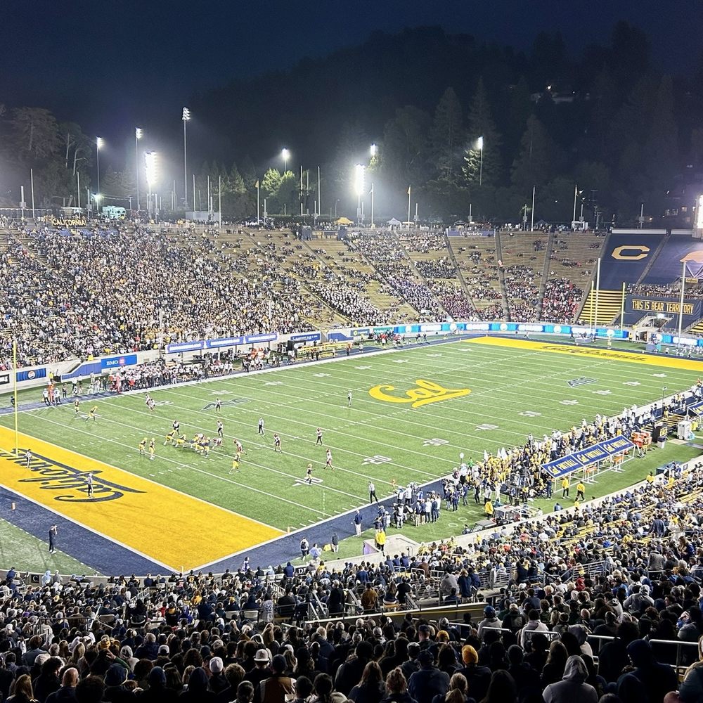 California Memorial Stadium was built in 1923 and has a capacity of 64,000. California Memorial Stadium was built in 1923 and has a capacity of 64,000.