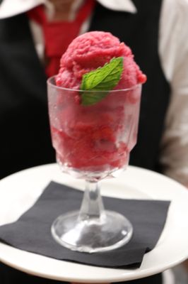 THE WONDER BAR STEAKHOUSE by null