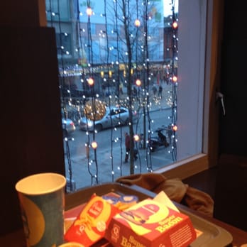 Quick - Kerstster op de Keyserlei - Fast Food Near Me - Antwerp, VAN Quick - Kerstster op de Keyserlei - Fast Food Near Me - Antwerp, VAN