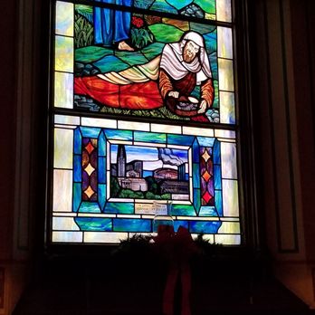 Old Stone Church - The only Stained Cut Glass in a CLE church w/iconic CLE landmarks. Why? Vernon Stouffer, a proud member of OS and bldgs represented! History - Churches Near Me - Cleveland, Ohio