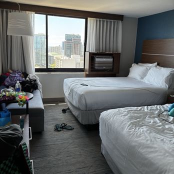 Holiday Inn Express Waikiki - Hotels Near Me - Honolulu, Hawaii