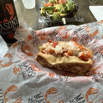 Mason's Famous Lobster Rolls - Connecticut Lobster Roll - Seafood Near Me - Reston, Virginia