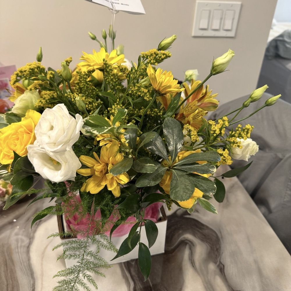 Dormont Florist - The first arrangement sent - Florists Near Me - Pittsburgh, Pennsylvania Dormont Florist - The first arrangement sent - Florists Near Me - Pittsburgh, Pennsylvania