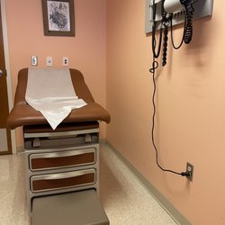 AMDC Physicians Arthritis & Osteoporosis Clinic - Examining room