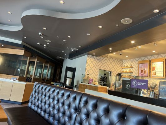 The Coffee Bean & Tea Leaf by null