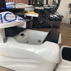 D Rosa Kapsalon - Pedicure chair.