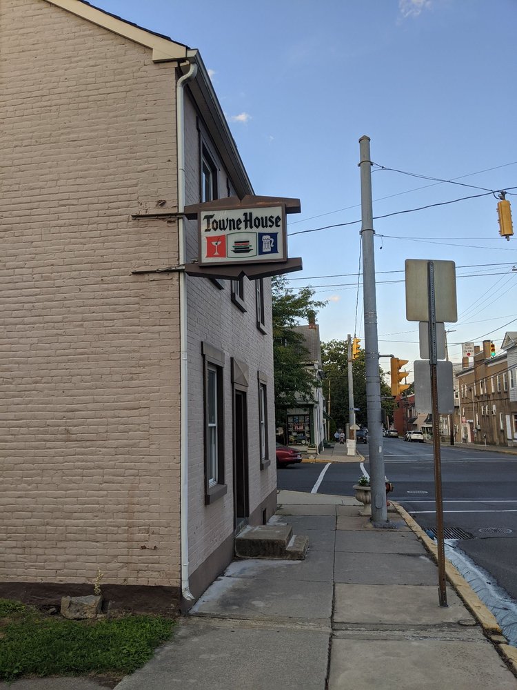 TOWNE HOUSE Updated September 2024 64 S Broad St, Nazareth