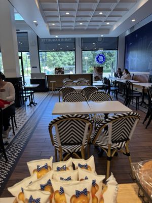 Paris Baguette by null