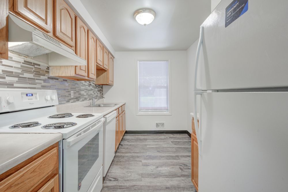 RIVERTON KNOLLS APARTMENTS & TOWNHOMES 312 Countess Dr, West