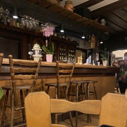 Pönt - Interior and bar shot