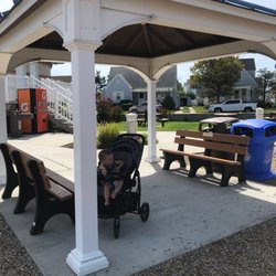 Bil Henfey Park - Several shaded pavilions