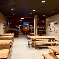 Mancino's Grinders & Pizza - Comfortable booths and tables for everyone