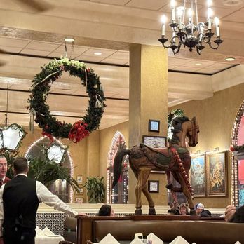 Columbia Restaurant - Christmas decor - Spanish Near Me - Celebration, Florida