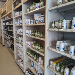 GNC - Vitamin display