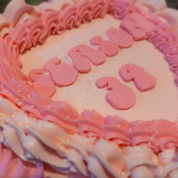Amame Desserts - Vintage Cake with buttercream piping. - Desserts Near Me Amame Desserts - Vintage Cake with buttercream piping. - Desserts Near Me