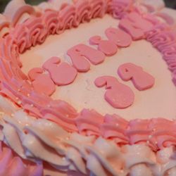 Amame Desserts - Vintage Cake with buttercream piping.