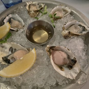 Harry's Beach House - 1/2 dozen oysters - Breakfast & Brunch Near Me - Seattle, Washington