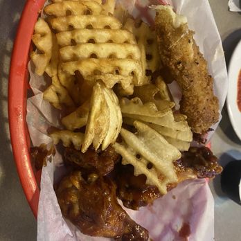 Pluckers Wing Bar - Research - American Near Me - Austin, Texas Pluckers Wing Bar - Research - American Near Me - Austin, Texas