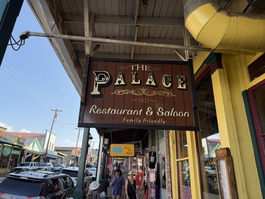 Palace | Restaurant & Saloon by null