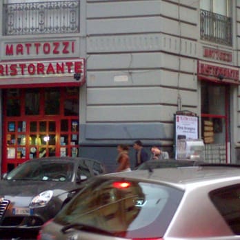 Mattozzi - Il Giardino di Napoli - pizzeria ad angolo: ingresso e vetrina fronte strada - Pizza Near Me - Naples, NA Mattozzi - Il Giardino di Napoli - pizzeria ad angolo: ingresso e vetrina fronte strada - Pizza Near Me - Naples, NA