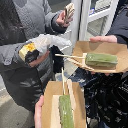 Crème brûlée sandwich and dipped matcha bar Crème brûlée sandwich and dipped matcha bar