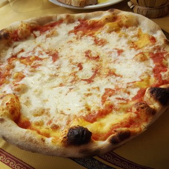 Ristorante Santa Maria - Pretty good pizza. I suppose if they messed this up, the Italian government will shut this place down and do an apology to the tourists. - Restaurants Near Me - Pisa, 52