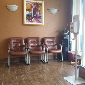 Brickell Chiropractic Center - Waiting room - Chiropractors Near Me - Fort Lauderdale, Florida
