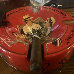 The Old Fashion Cigar Bar - Nice place a good cigar selection