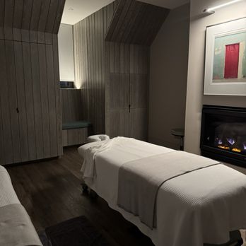 Inns of Aurora Resort & Spa - Couples massage room; spacious with plenty of areas to lay your personal belongings - Resorts Near Me - Aurora, New York