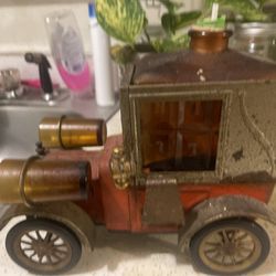 Puttin'on the Ritz - Antique liquor wagon plays music like a jewelry box