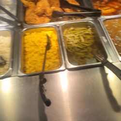 Hartz Chicken Buffet - Buffet table