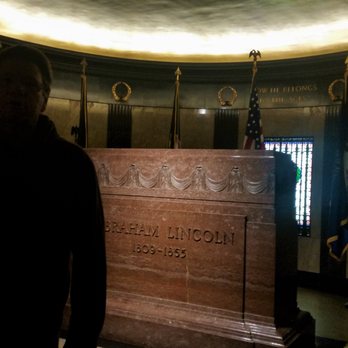 Lincoln Tomb - Inside the Memorial in front of Lincoln's tomb. - Landmarks & Historical Buildings Near Me - Springfield, Illinois