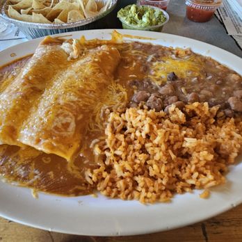 Olas De Carlos Surf Grill - Chicken enchiladas - Mexican Near Me - Camarillo, California Olas De Carlos Surf Grill - Chicken enchiladas - Mexican Near Me - Camarillo, California