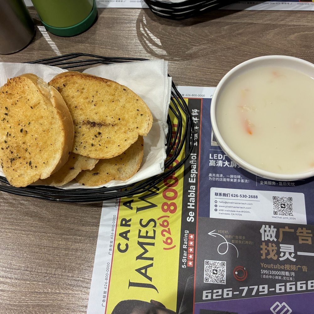 Hakka Brother - two slices of garlic bread and cream corn soup (comes with teppanyaki order) - Taiwanese Near Me - Artesia, California