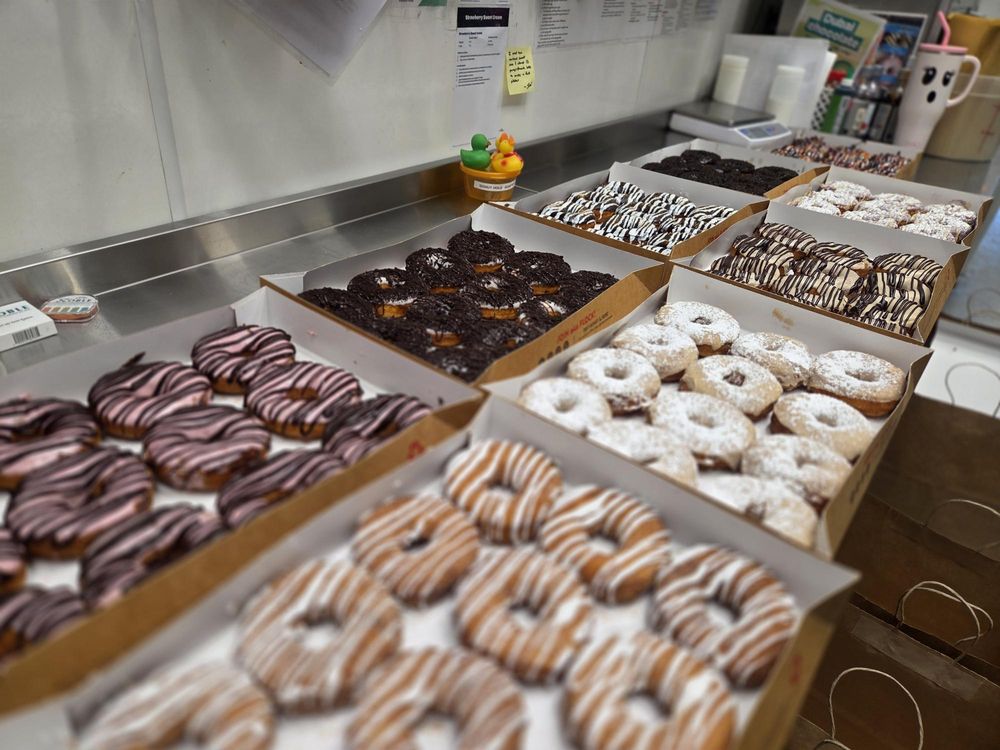 Duck Donuts Logo
