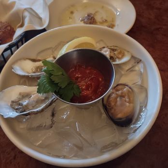 Tony D's Restaurant - Raw oysters and clams - Italian Near Me - New London, Connecticut Tony D's Restaurant - Raw oysters and clams - Italian Near Me - New London, Connecticut
