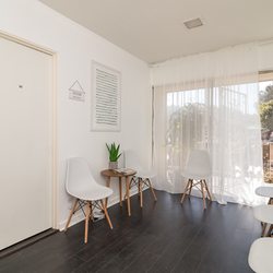 Silver Lake Psychology - The waiting room in one of our Silver Lake, Los Angeles locations: 2301 Hyperion Ave Suite A 90027
