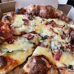 Restaurant Mario's - Mario's delicious pizza