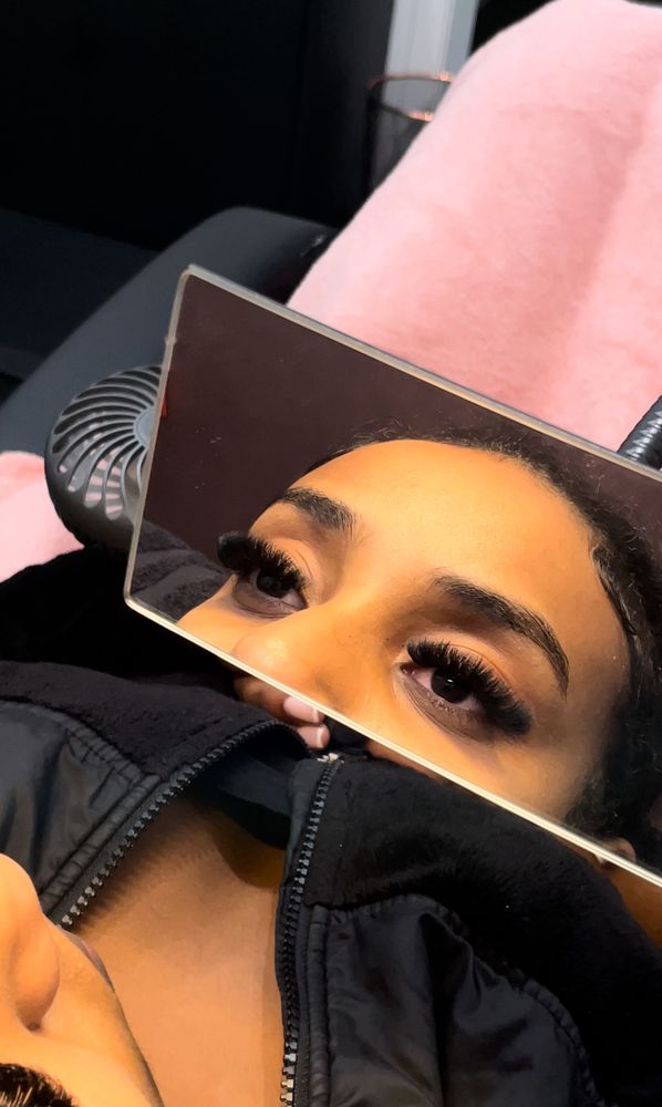 The Real Lash Studio Logo