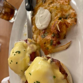Elmer's Restaurant - Eggs Benedict - Breakfast & Brunch Near Me - Tacoma, Washington
