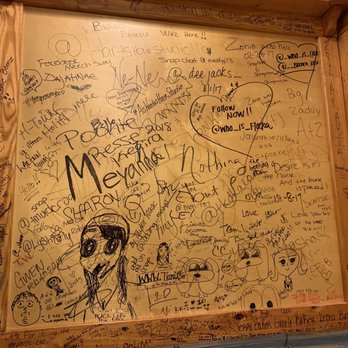 Shaking Crab - Bathroom - Cajun/Creole Near Me - Virginia Beach, Virginia Shaking Crab - Bathroom - Cajun/Creole Near Me - Virginia Beach, Virginia