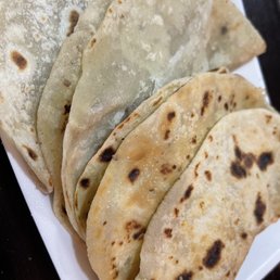 3 tacos de asada y 1 quesadilla