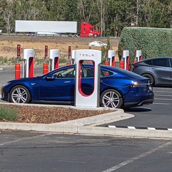 Fairfield by Marriott Inn & Suites Yakima - There's a Tesla charging station available right next to hotel for about 8 vehicles - Hotels Near Me - Yakima, Washington