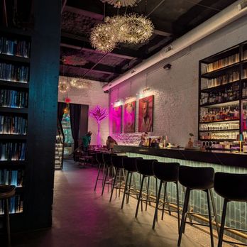 Harry's at Hofheimer - Book shelves, bar area, and front decor - New American Near Me - Richmond, Virginia Harry's at Hofheimer - Book shelves, bar area, and front decor - New American Near Me - Richmond, Virginia