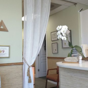 Re Nu Mi Wellness Center - Front Office - Acupuncture Near Me - Redondo Beach, California Re Nu Mi Wellness Center - Front Office - Acupuncture Near Me - Redondo Beach, California